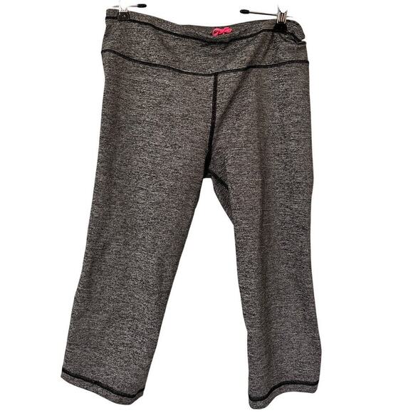 Victoria's Secret VSX Size Medium Gray Knockout Crop Leggings Activewear Yoga - Picture 2 of 13